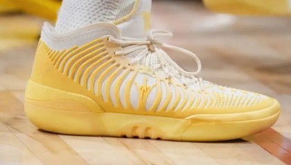 百度体育官网-约基奇穿着Joker2 GT，得到14分15篮板10助攻2抢断