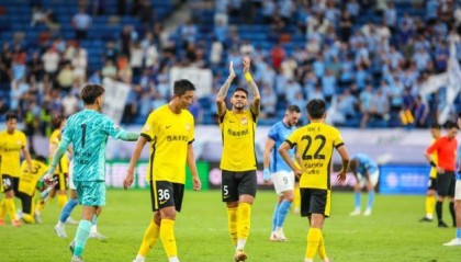 严益唯：中超掀起读秒狂潮 争冠拼人保级拼命