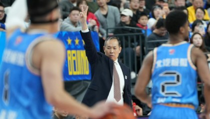 CBA最新消息！顶级大外援加盟北京首钢，上海男篮主力外援受伤